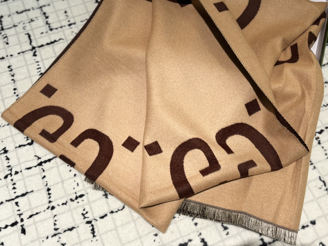 グッチ「Gucci」GG ダブルジャカード ウールマフラー