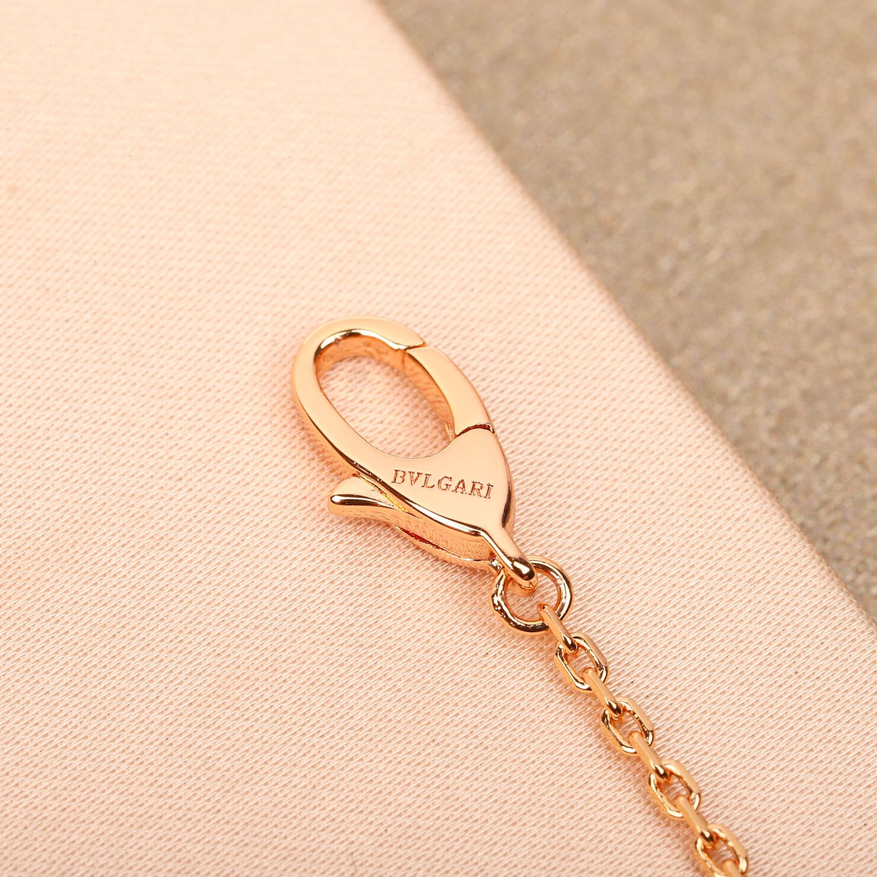 ブルガリ「Bvlgari」DIVAS’ DREAM パールマザーオブシェル 扇形ペンダントネックレス41-43cm