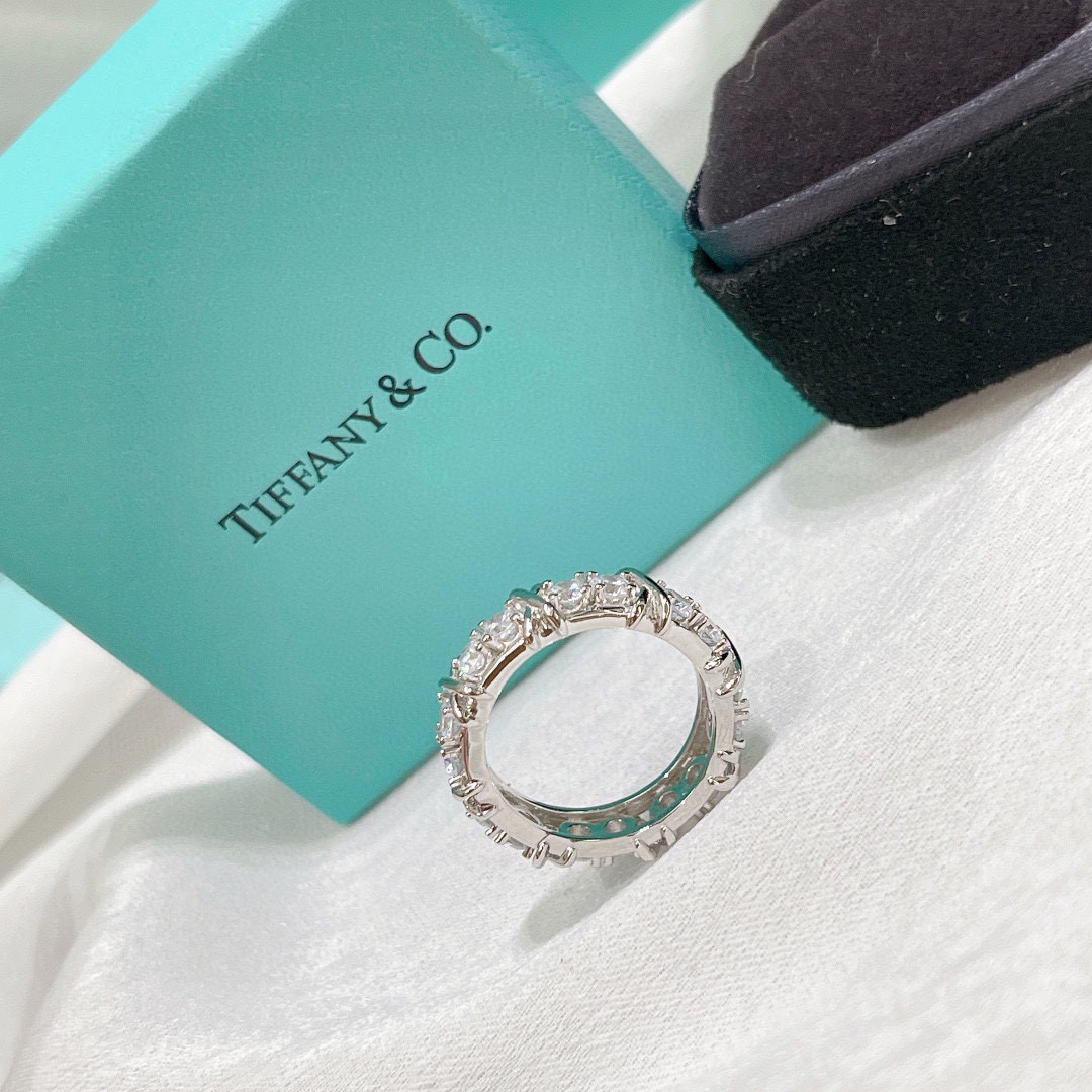 ティファニー「Tiffany & Co.」 クロスデザイン プラチナダイヤモンドリング