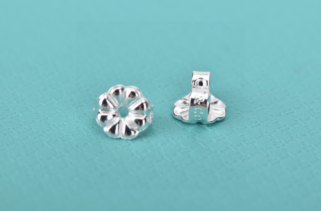 ティファニー「Tiffany & Co.」ハートエナメル アシンメトリーイヤリング