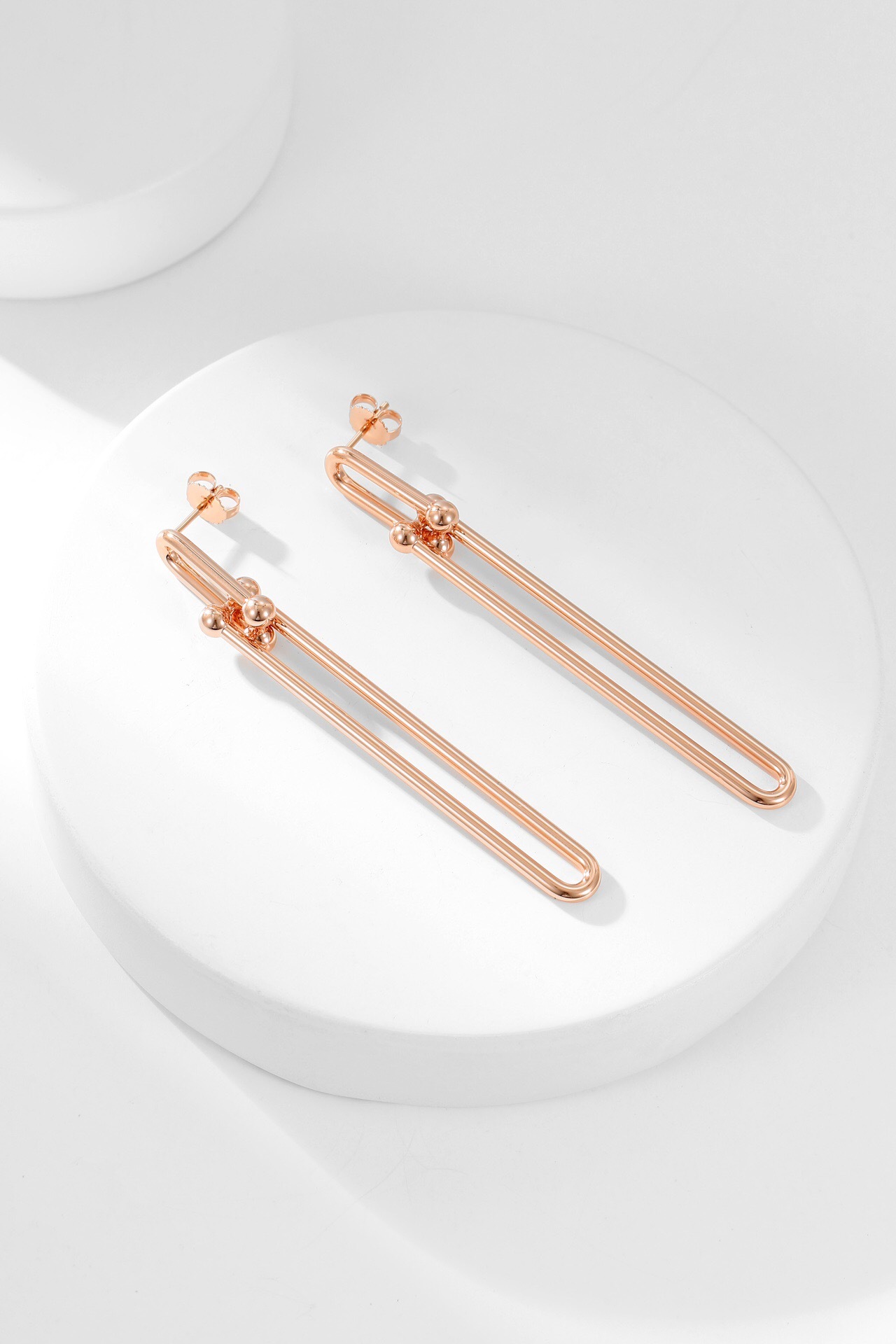 ティファニー「Tiffany & Co.」 HardWear シリーズ ロングスムースイヤリング