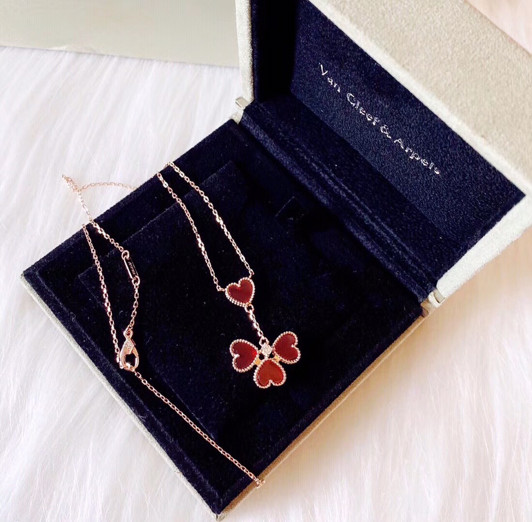 ヴァン クリーフ＆アーペル「Van Cleef & Arpels」Sweet Hearts ハートペンダント42cm