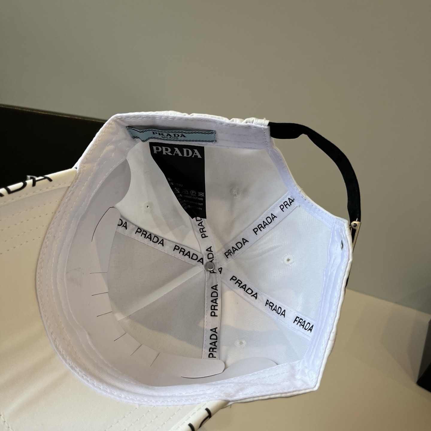 プラダ「Prada」 Re-Nylon Baseball Cap