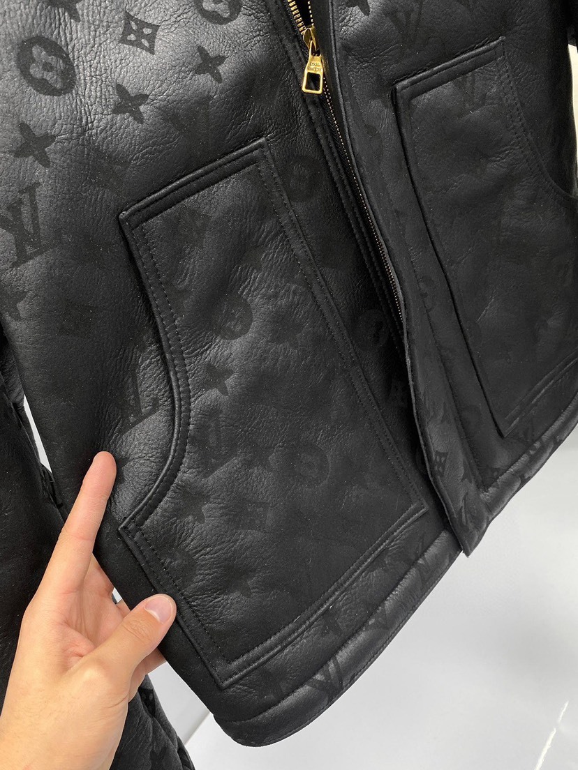 ルイ・ヴィトン「Louis Vuitton」 MONOGRAM エンボス加工 ジャケット アウタ