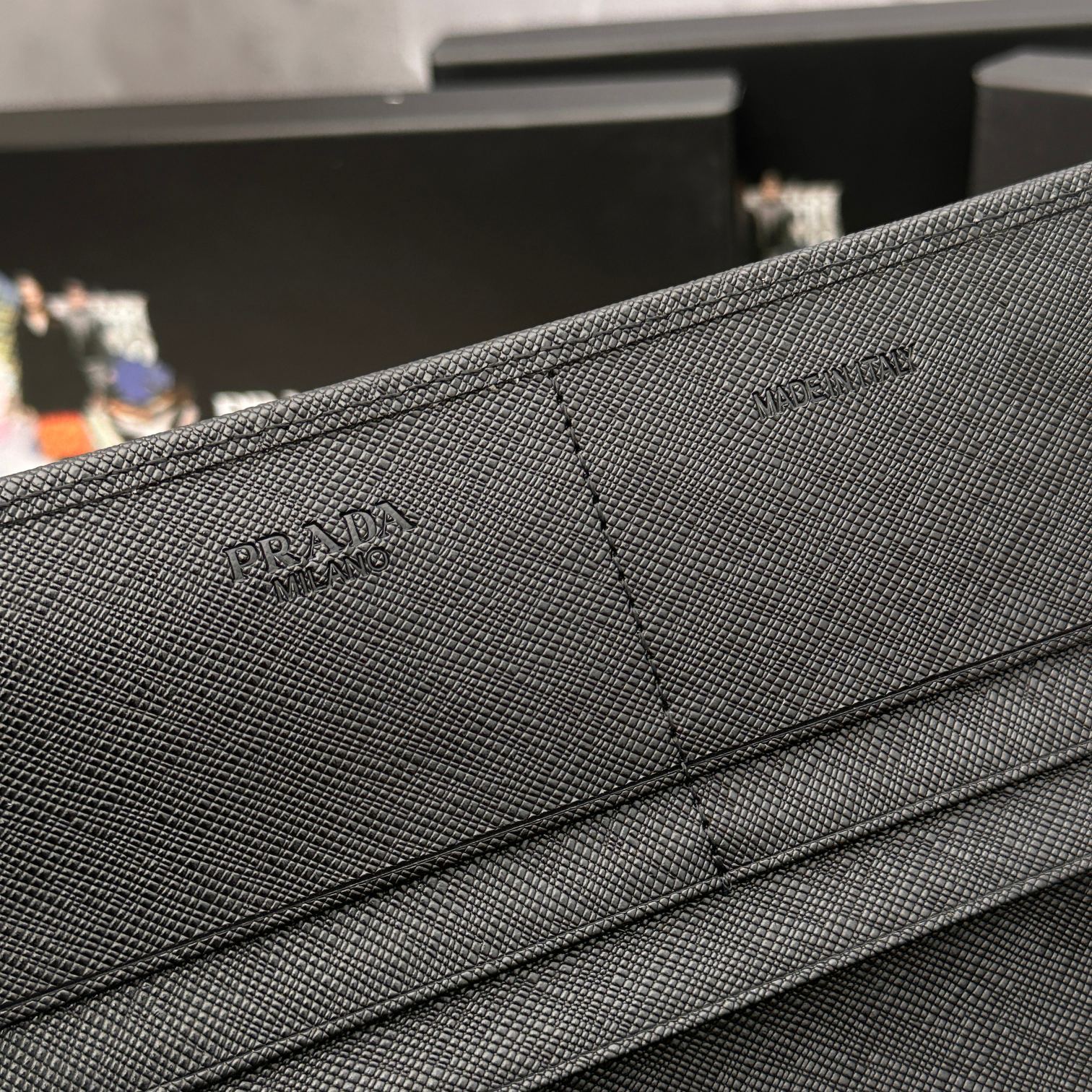 プラダ「Prada」サフィアーノ メタル クラシック ウォレット