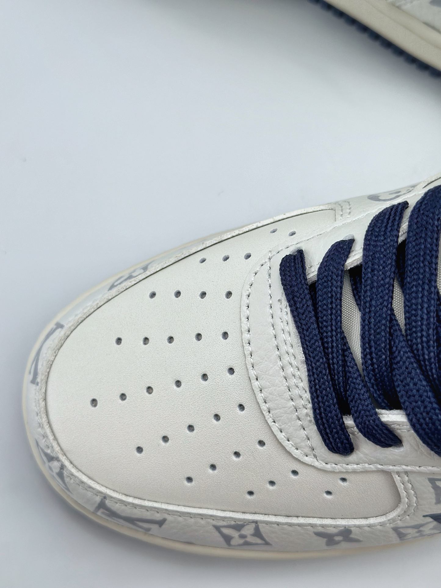 「コラボモデル」Louis Vuitton x Nike Air Force 1 Low スニーカー