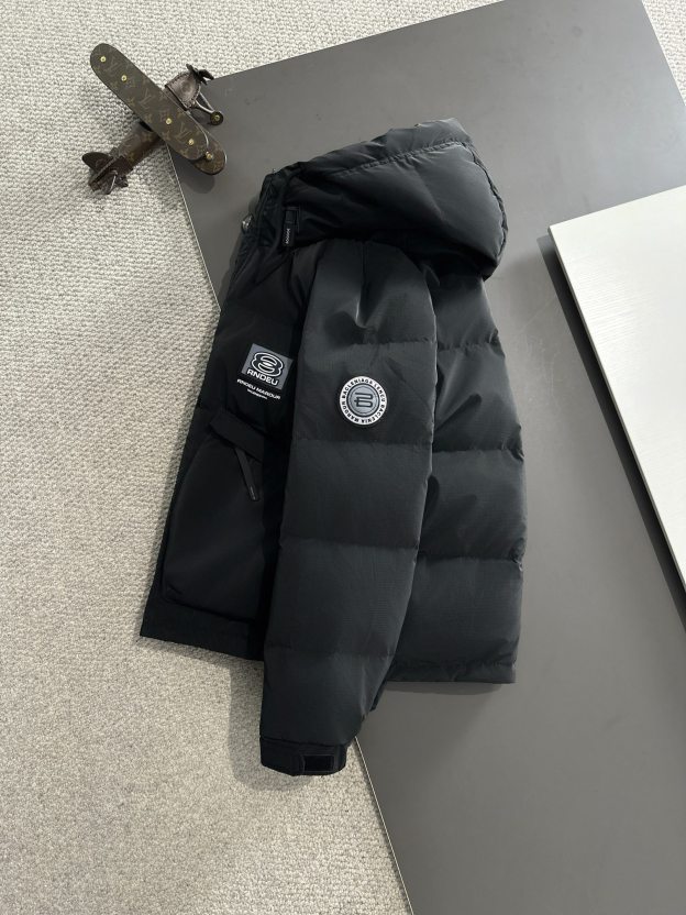 バレンシアガ「Balenciaga」‌2024秋冬最新ダウンジャケット