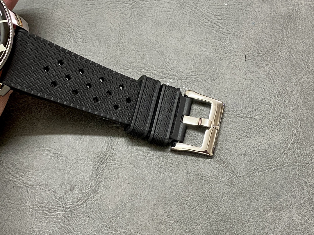 ブランパン「Blancpain」フィフティ・ファゾム バラクーダ自動巻きダイバーズウォッチ40.3mm