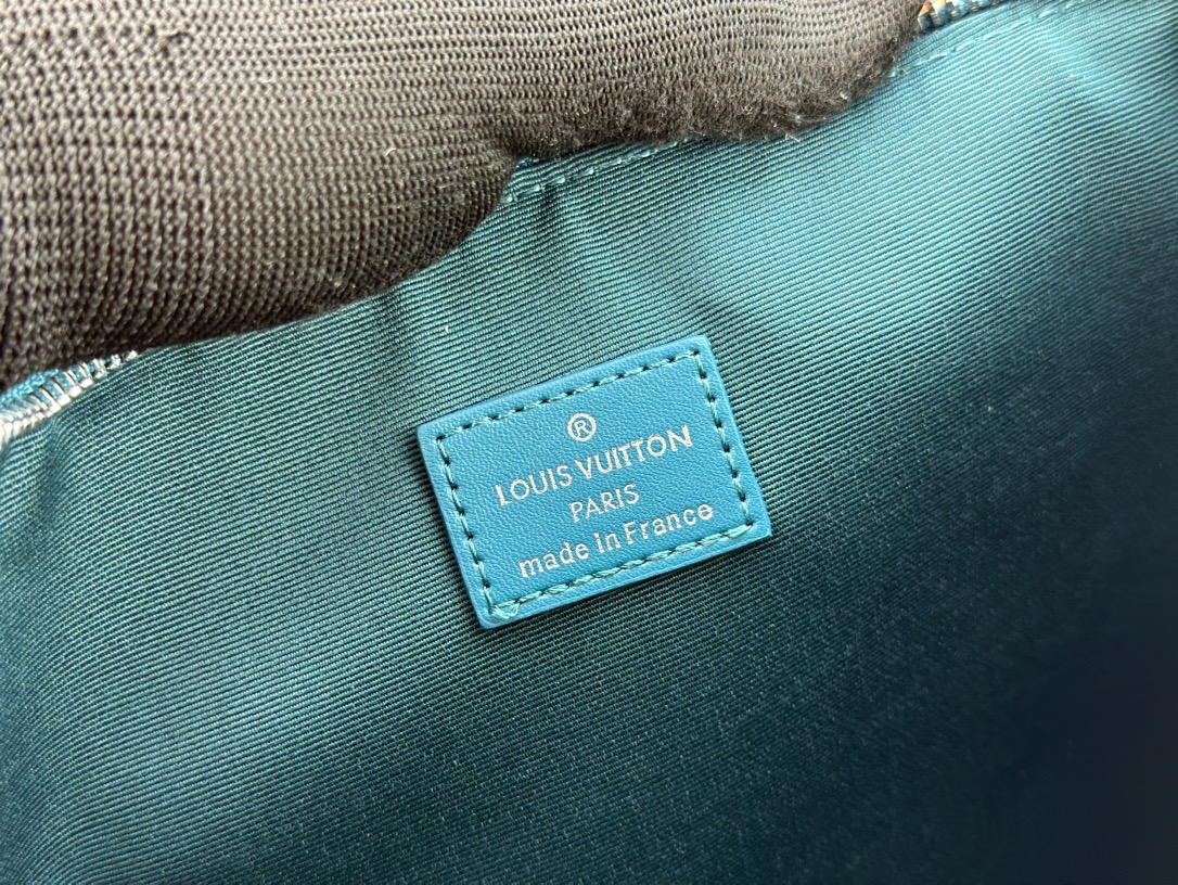 ルイ・ヴィトン「Louis Vuitton」エアログラム TAKEOFF ハンドポーチ