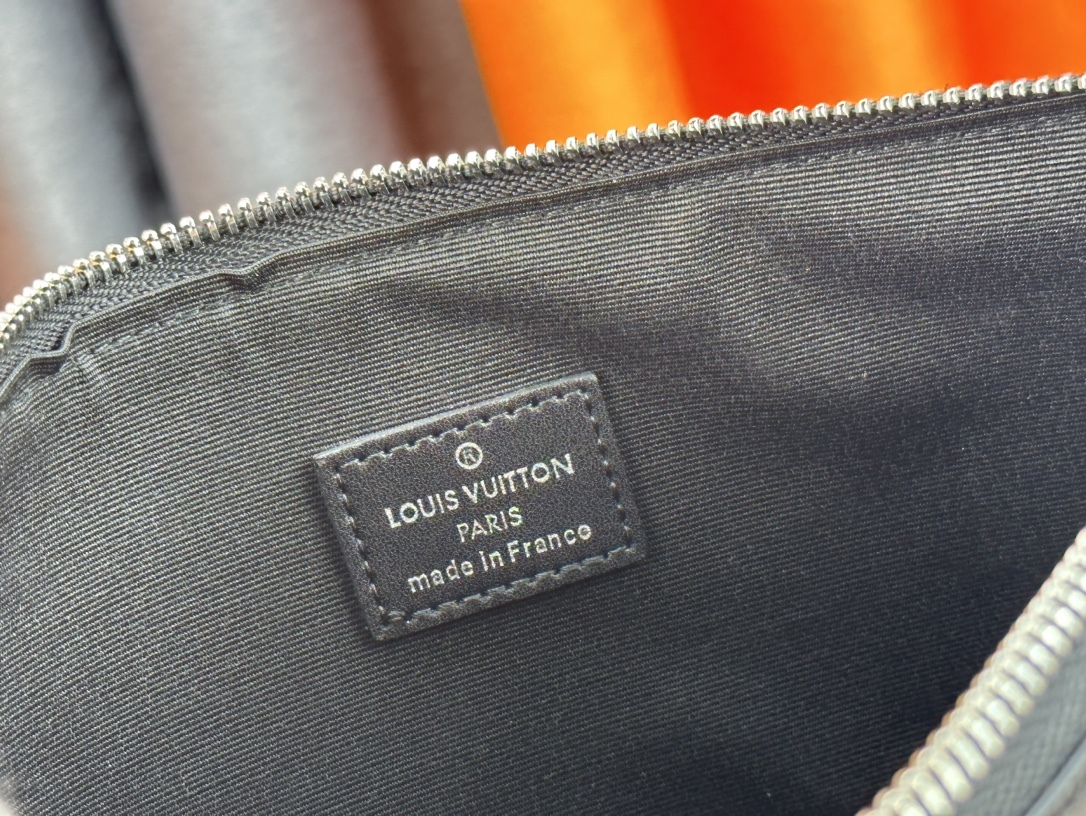 ルイ・ヴィトン「Louis Vuitton」エアログラム TAKEOFF ハンドポーチ