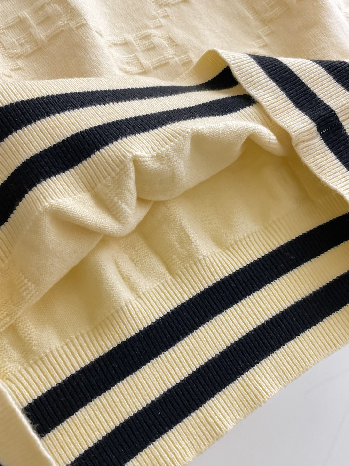 グッチ「Gucci」秋冬用ウール混紡クルーネックニットセーター