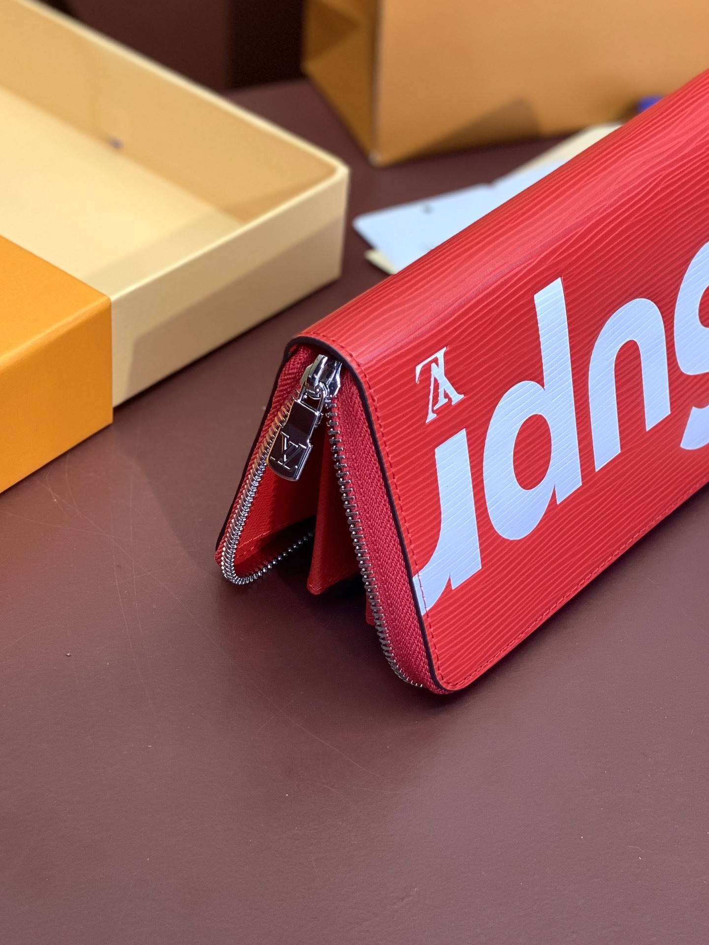 ルイ・ヴィトン「Louis Vuitton」LV x Supreme コラボ ジッピー･ウォレット