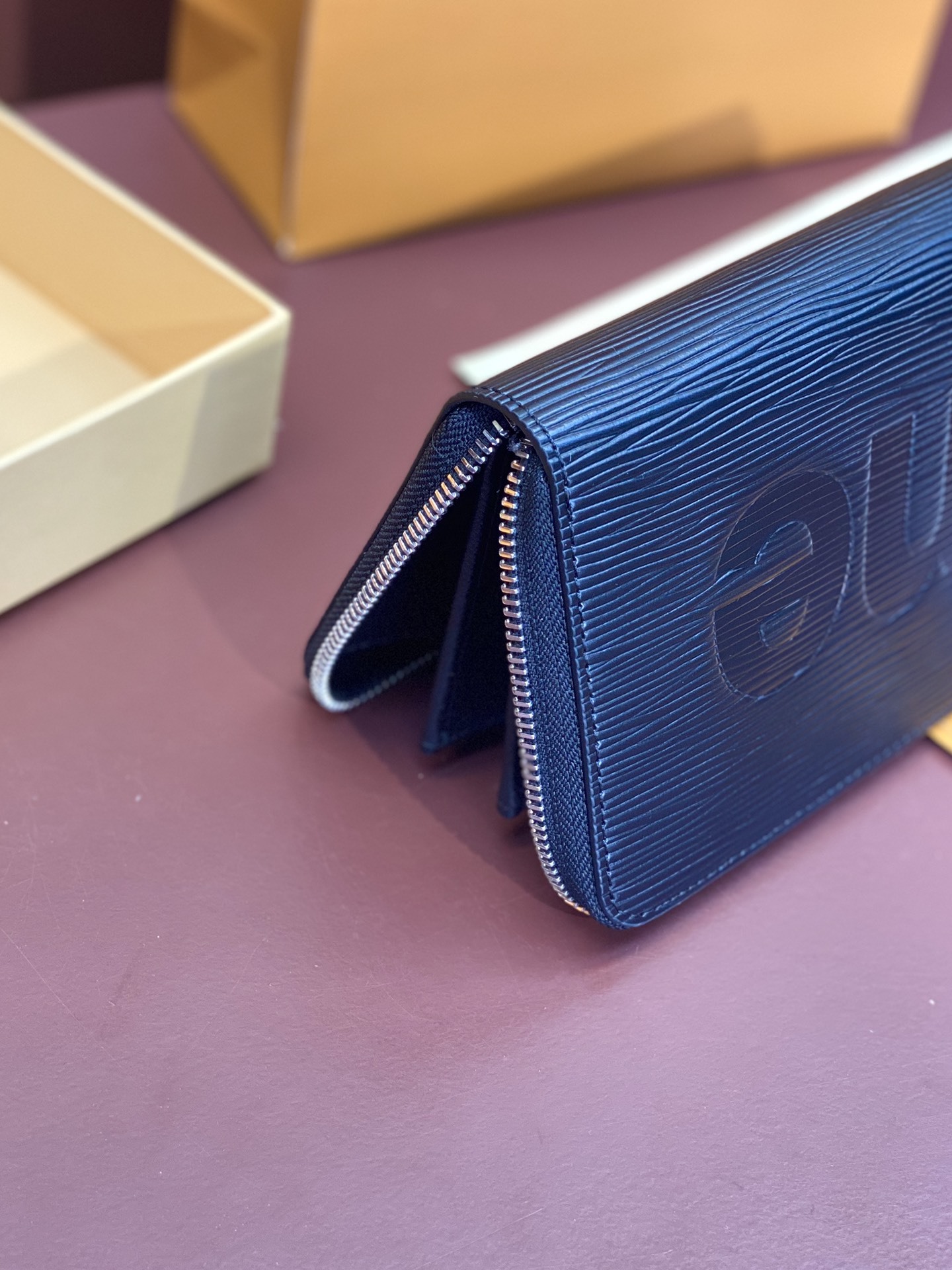 ルイ・ヴィトン「Louis Vuitton」LV x Supreme コラボ ジッピー･ウォレット