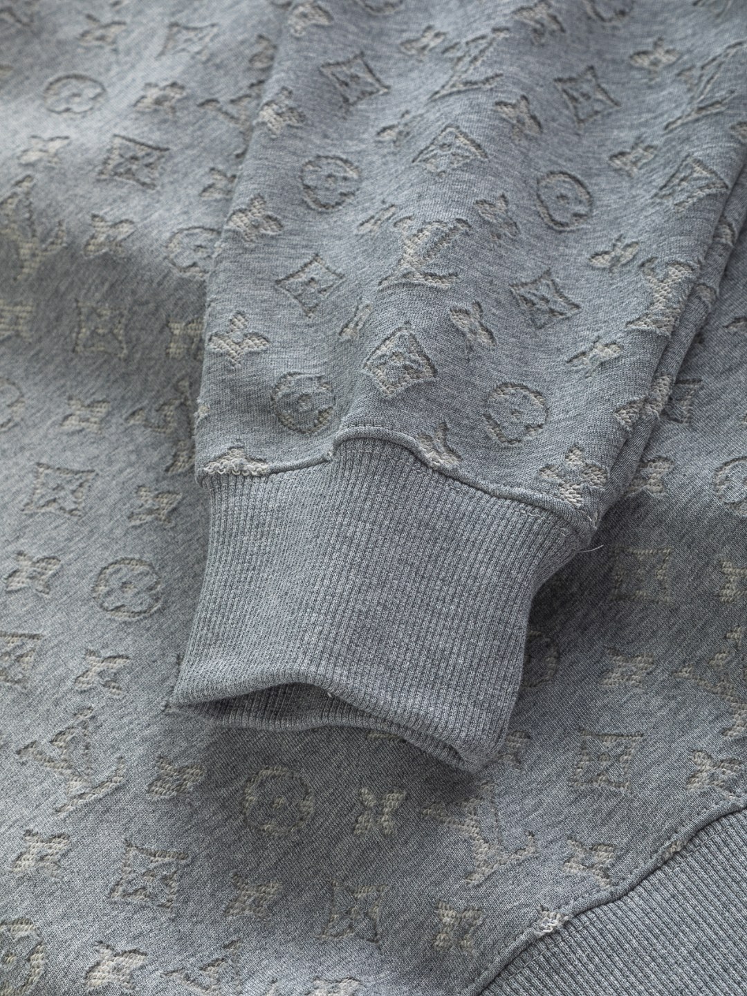 ルイ・ヴィトン「Louis Vuitton」秋冬新作ラウンドネックスウェット