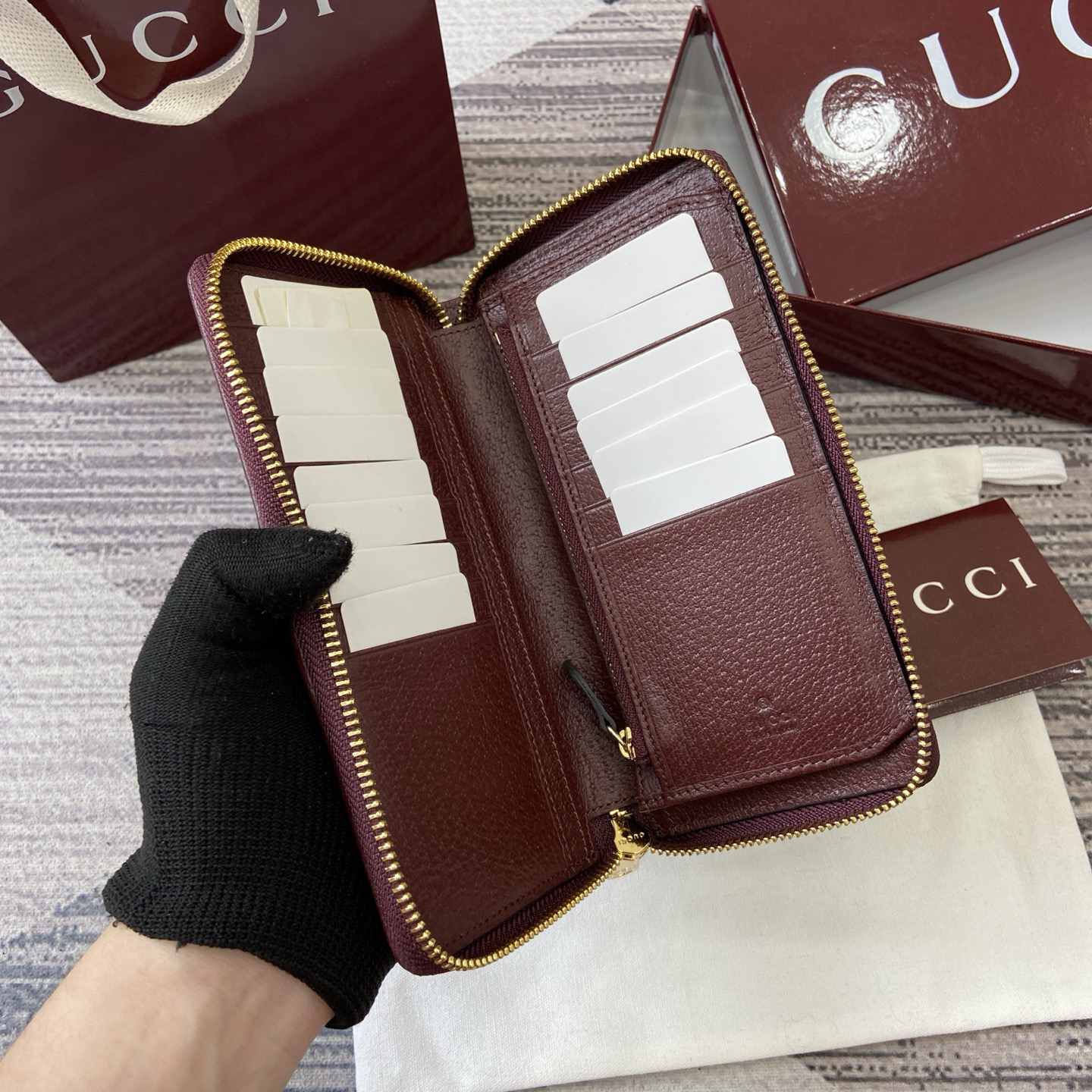 グッチ「Gucci」Ophidiaシリーズ ジッパーウォレット