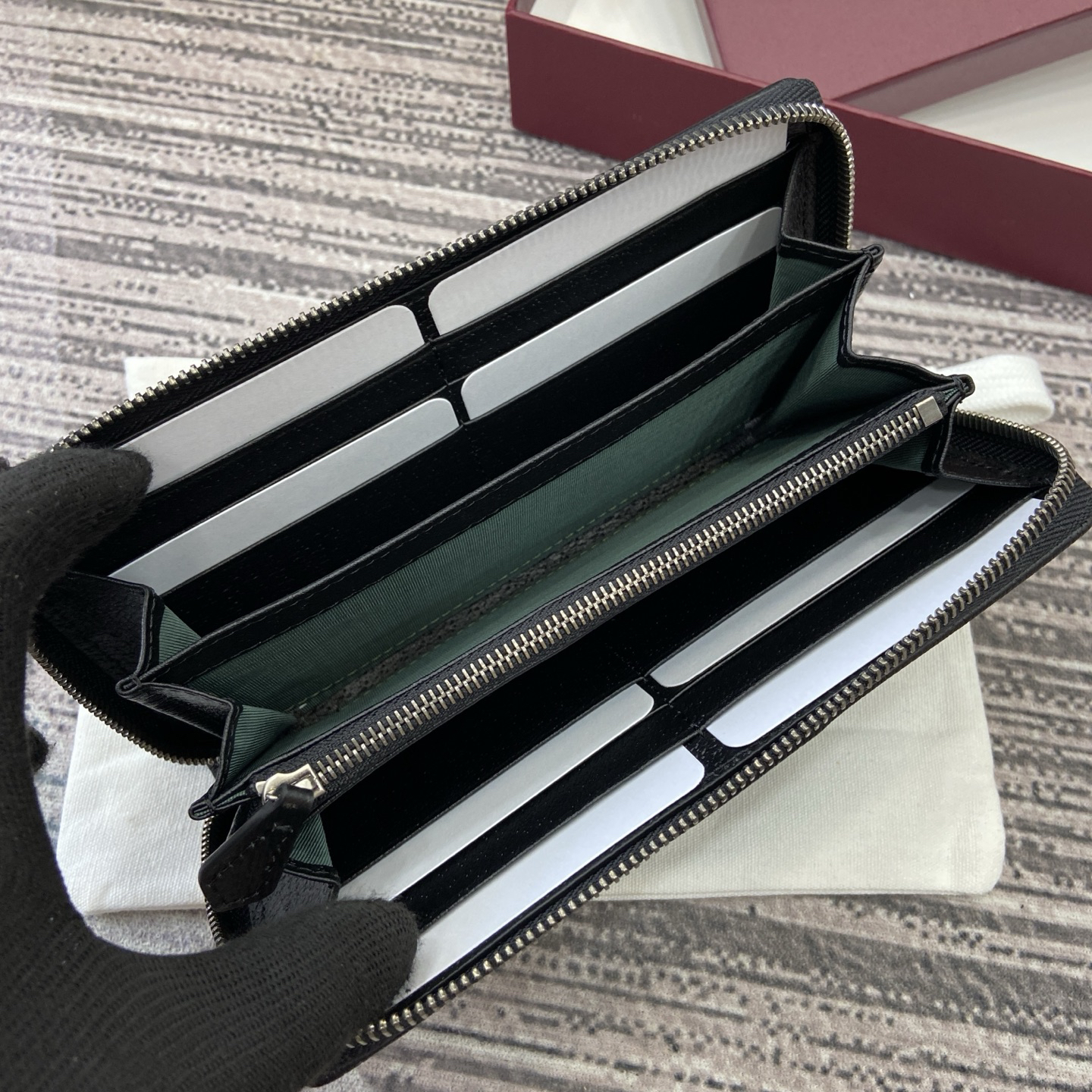 グッチ「Gucci」ジッパーウォレット