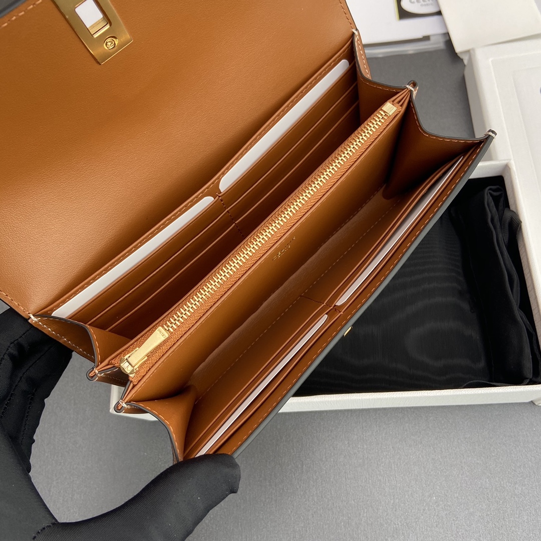 セリーヌ「Celine」TRIOMPHE16 光沢牛革財布