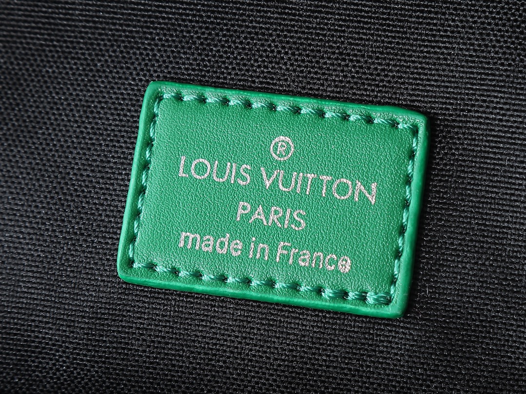 ルイ・ヴィトン「Louis Vuitton」Avenue スモールクラッチバッグ