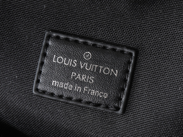 ルイ・ヴィトン「Louis Vuitton」Avenue スモールクラッチバッグ