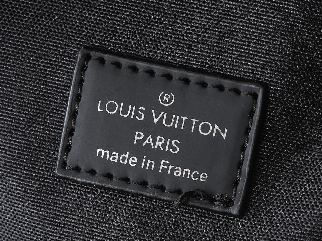 ルイ・ヴィトン「Louis Vuitton」Avenue スモールクラッチバッグ