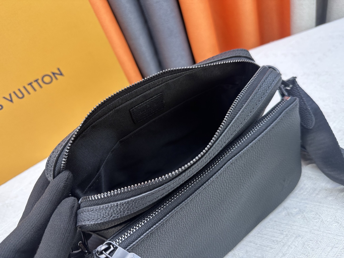 ルイ・ヴィトン「Louis Vuitton」新作 Trio メッセンジャーバッグ