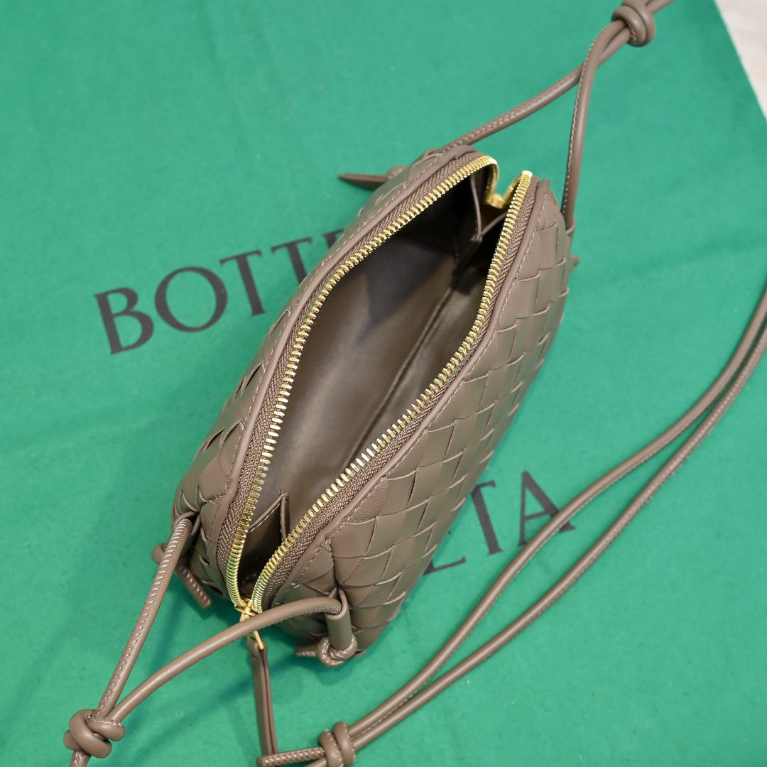 ボッテガ・ヴェネタ「Bottega Veneta」Concert Pouch