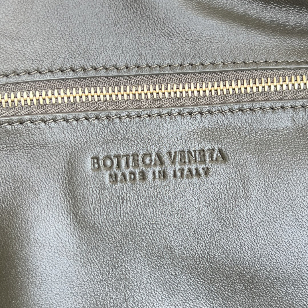 ボッテガ・ヴェネタ「Bottega Veneta」Jodie ラージトート