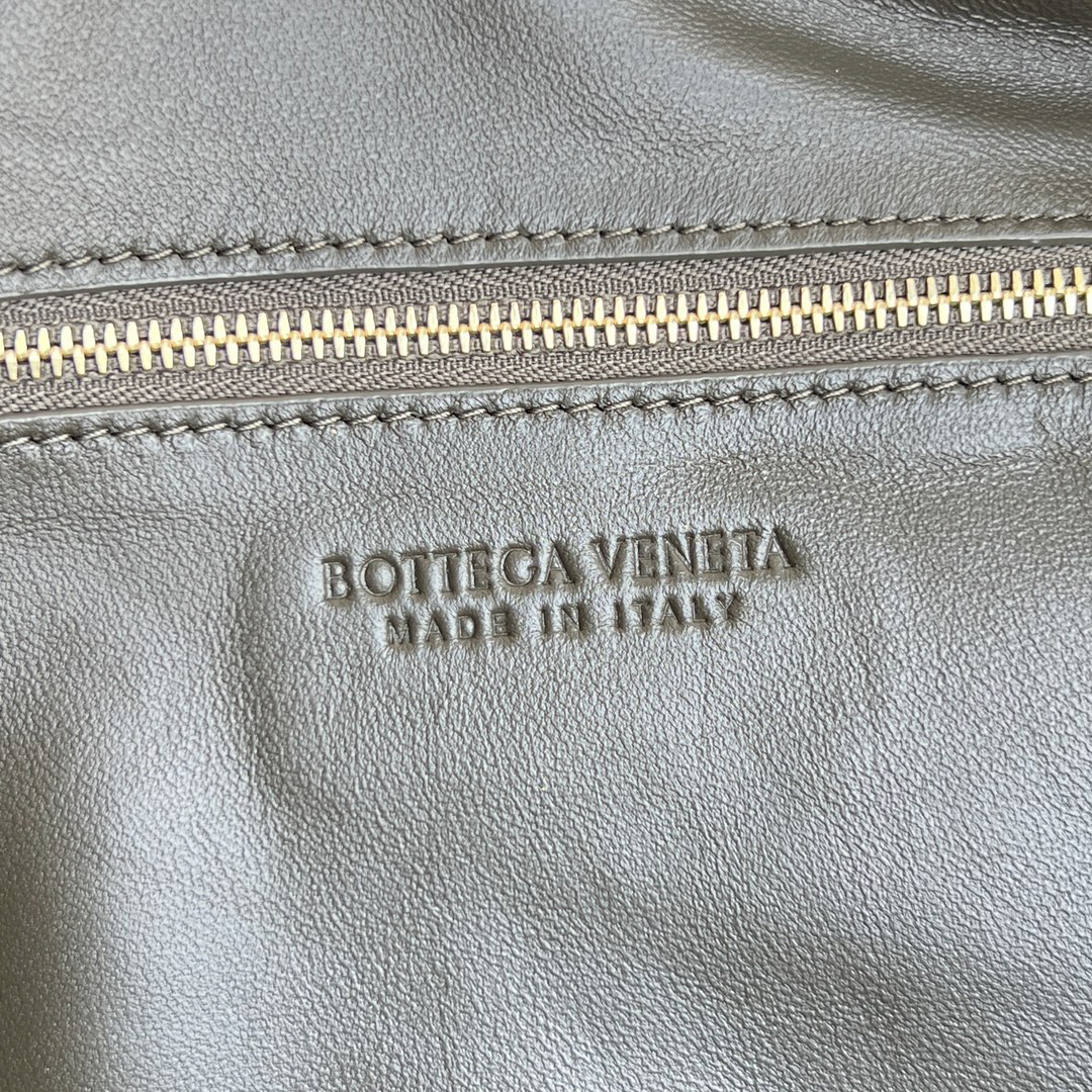 ボッテガ・ヴェネタ「Bottega Veneta」Jodie ラージトート