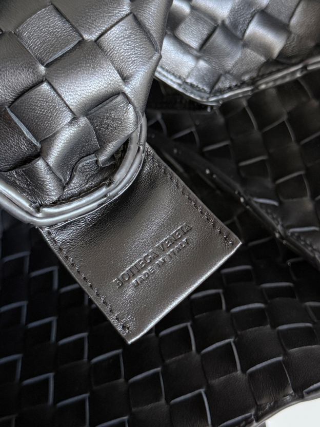 ボッテガ・ヴェネタ「Bottega Veneta」Campana ショルダーバッグ