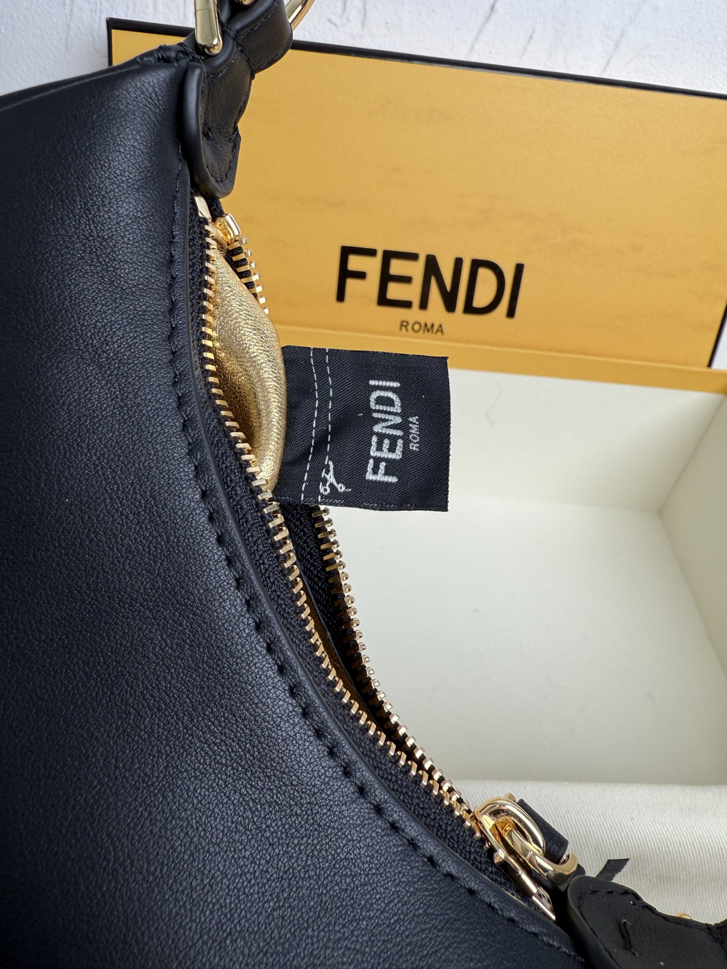 フェンディ「Fendi」ミニフェンディグラフィー ハンドバッグ