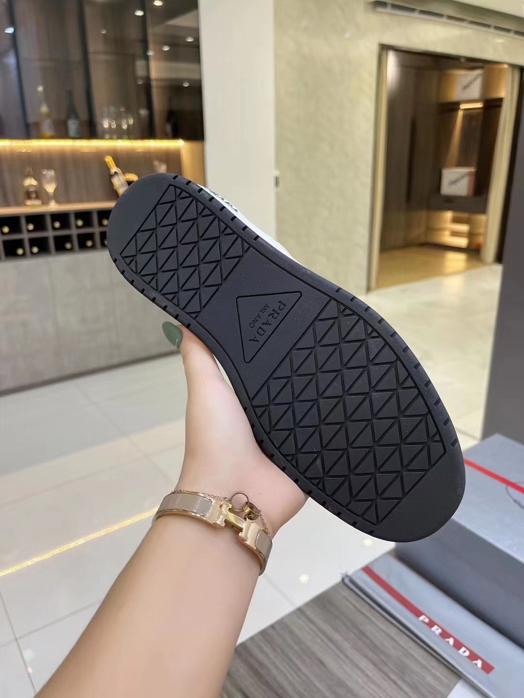 プラダ「Prada」メンズ レザー スポーツシューズ