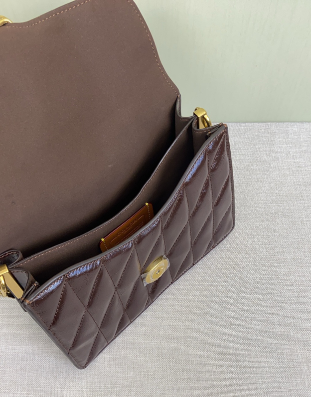 コーチ「Coach」TABBY チェーンショルダーバッグ