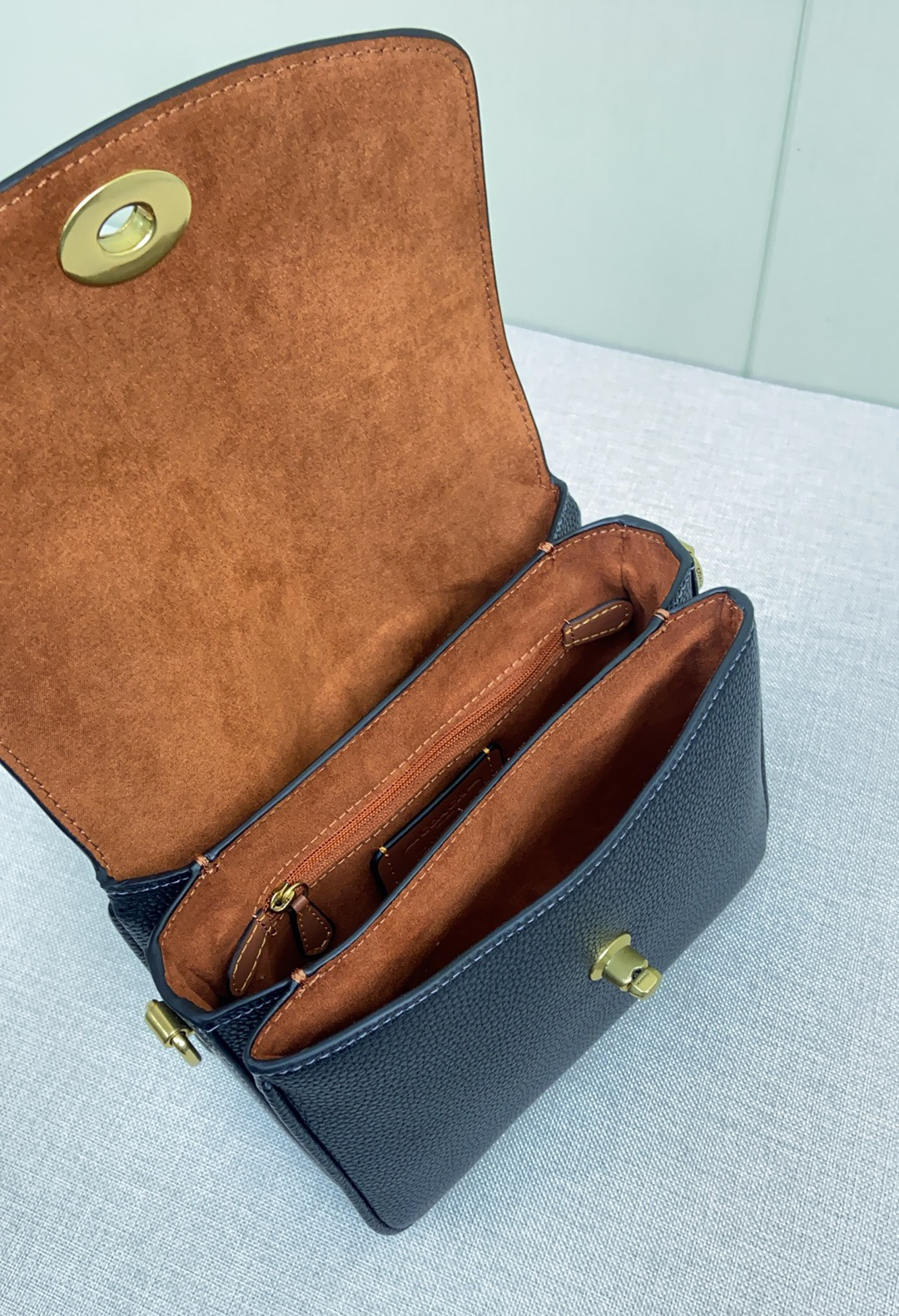 コーチ「Coach」19 レザーショルダーバッグ