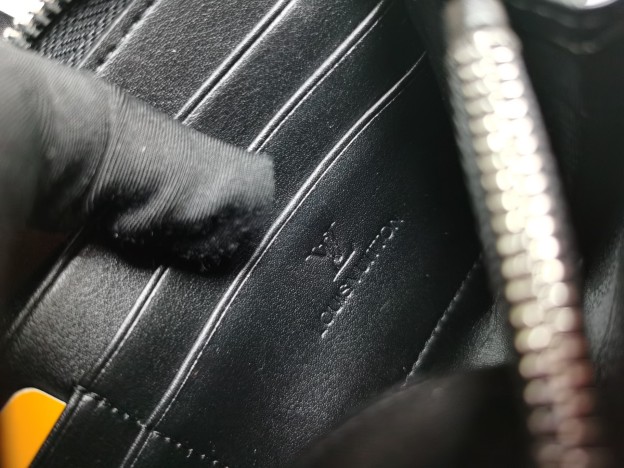 ルイ・ヴィトン ジッピー・ウォレット