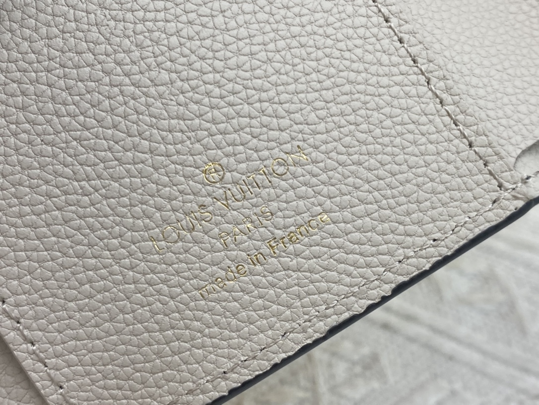 ルイ・ヴィトン ポルトフォイユ･ヴィクトリーヌ ウォレット