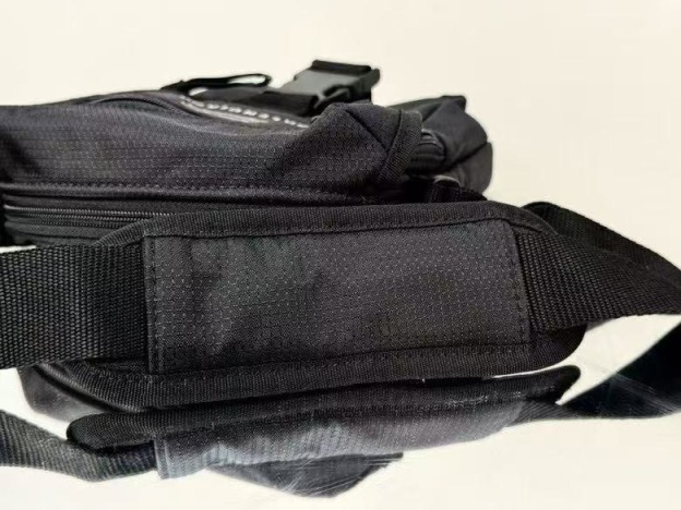 バレンシアガ「Balenciaga」CELINE TRIOMPHE ナイロン ウエストバッグ