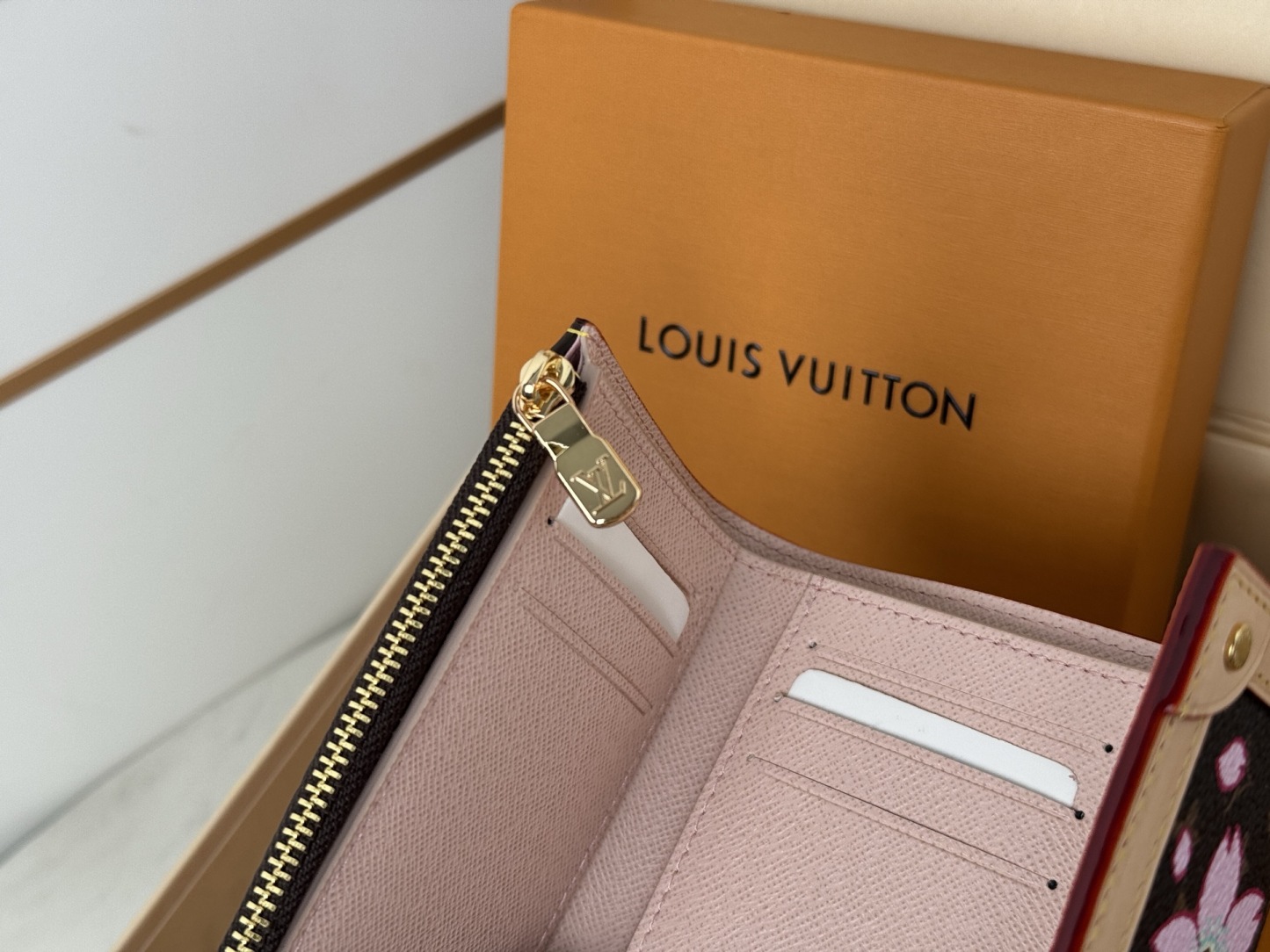 ルイ・ヴィトン LV x TM ポルトフォイユ･ヴィクトリーヌ
