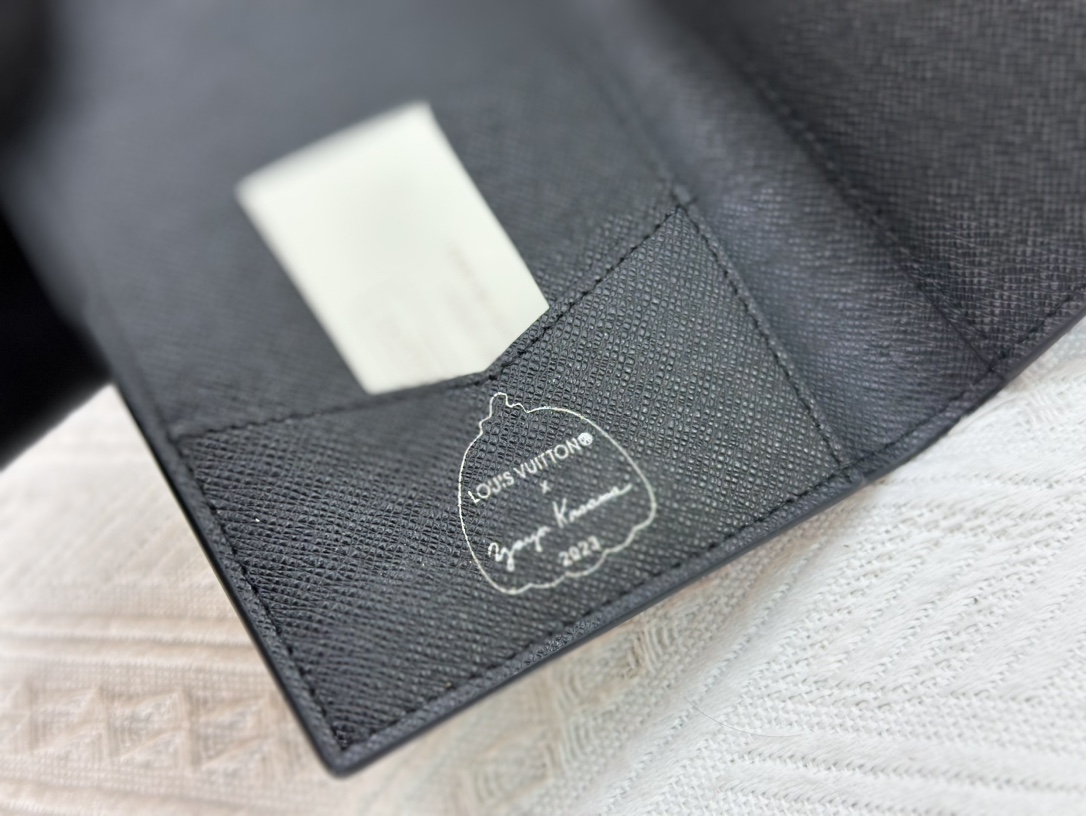ルイ・ヴィトン パスポートカバー クーヴェルテュール･パスポール