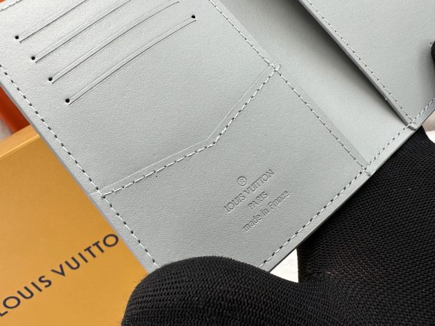 ルイ・ヴィトン パスポートカバー クーヴェルテュール･パスポール