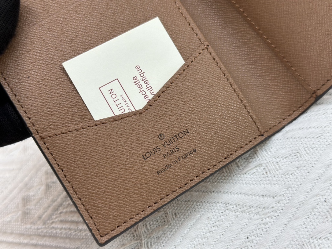 ルイ・ヴィトン パスポートカバー クーヴェルテュール･パスポール