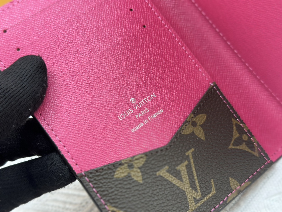 ルイ・ヴィトン パスポートカバー クーヴェルテュール･パスポール