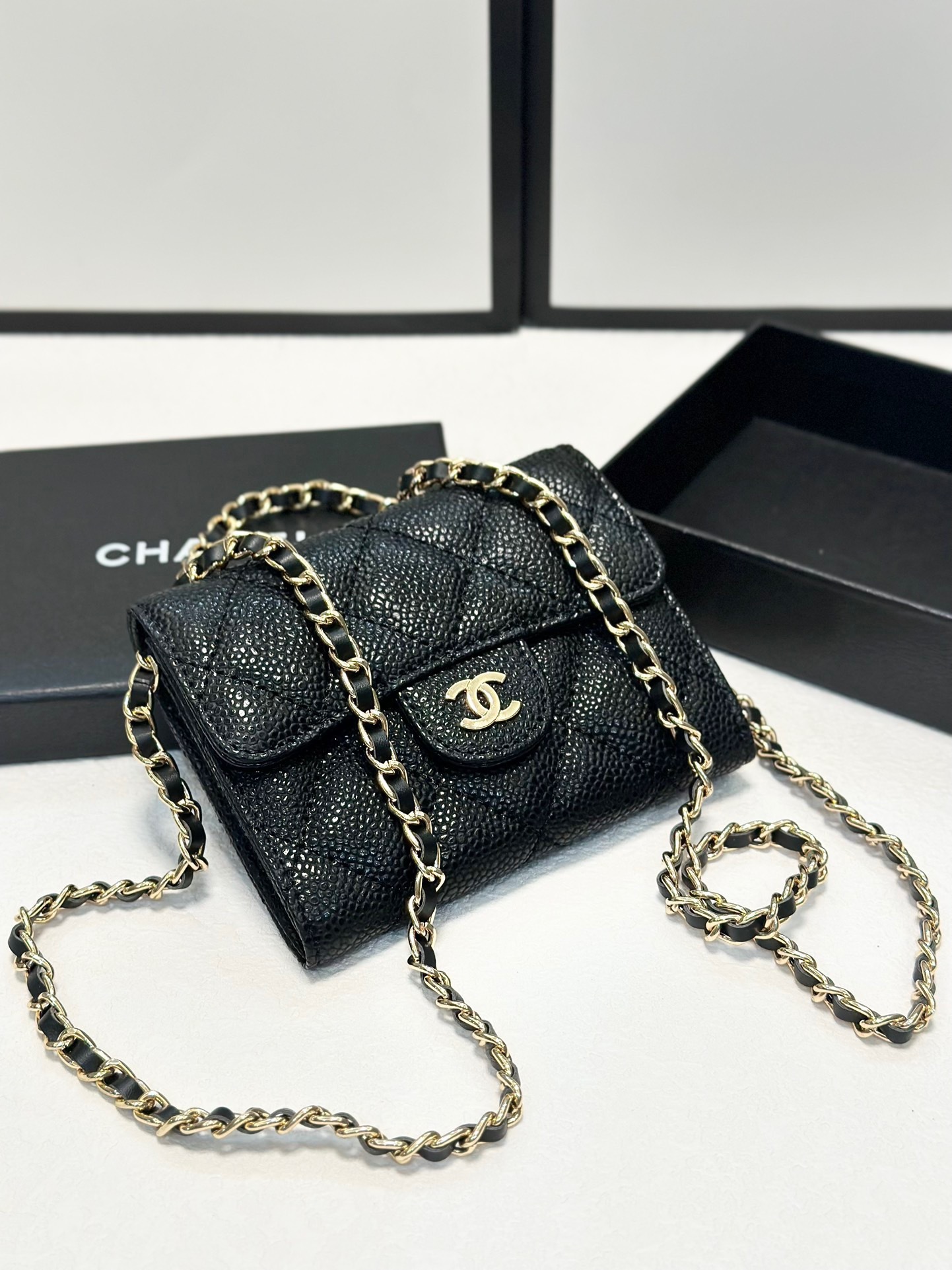 シャネル「Chanel」クラシックフラップ ウォレットオン チェーン キャビアレザー ショルダーバッグ