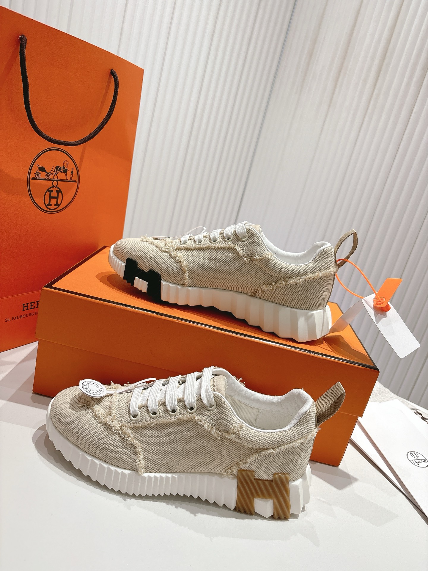 エルメス［Hermès］【カップルに大人気】 おしゃれなペアスニーカー 男女兼用