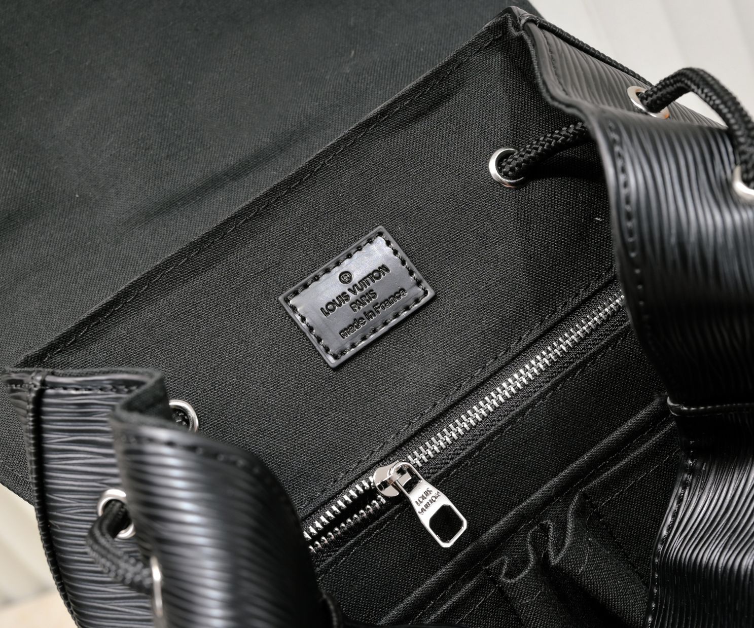 ルイ・ヴィトン「LV x Supreme」クリストファー MM バックパック