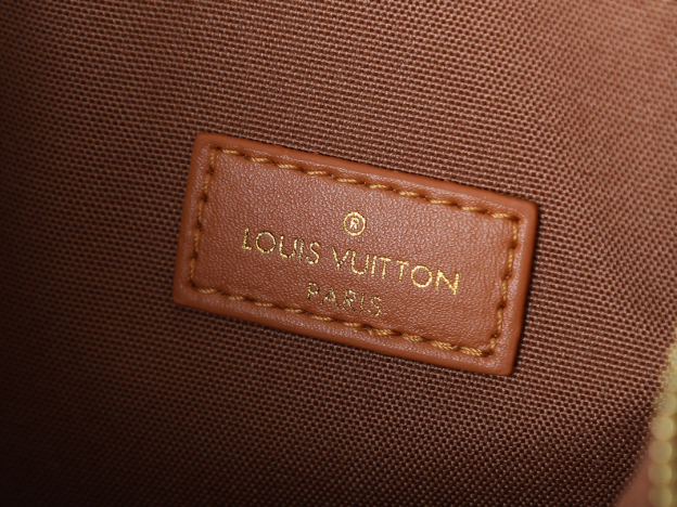 ルイ・ヴィトン「Louis Vuitton」ポシェット･ヴォワヤージュ スープル