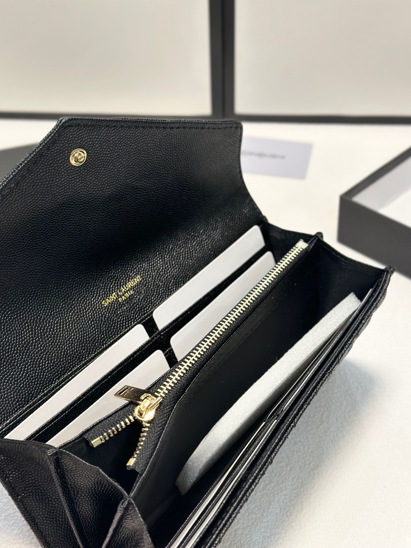 サンローラン「Saint Laurent」キャビアエンベロープフラップバッグ