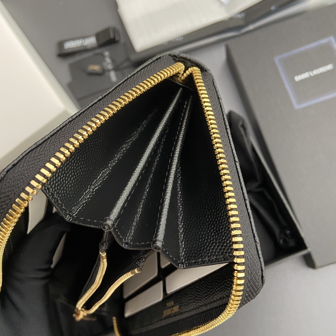 サンローラン「Saint Laurent」モノグラム・サンローラン フルジップウォレット（グレインパウダーテクスチャー キルティングレザー）