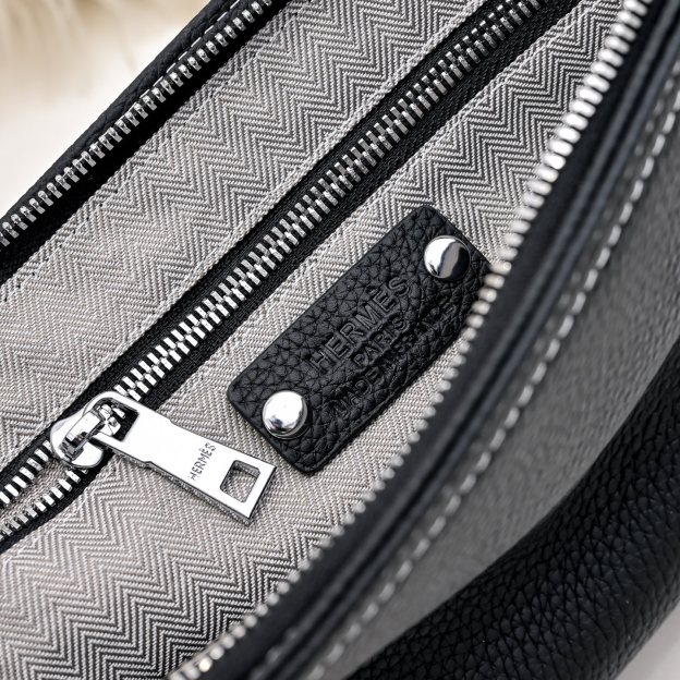 エルメス エヴリン ジップ レザー クラッチバッグ「Evelyne Clutch」