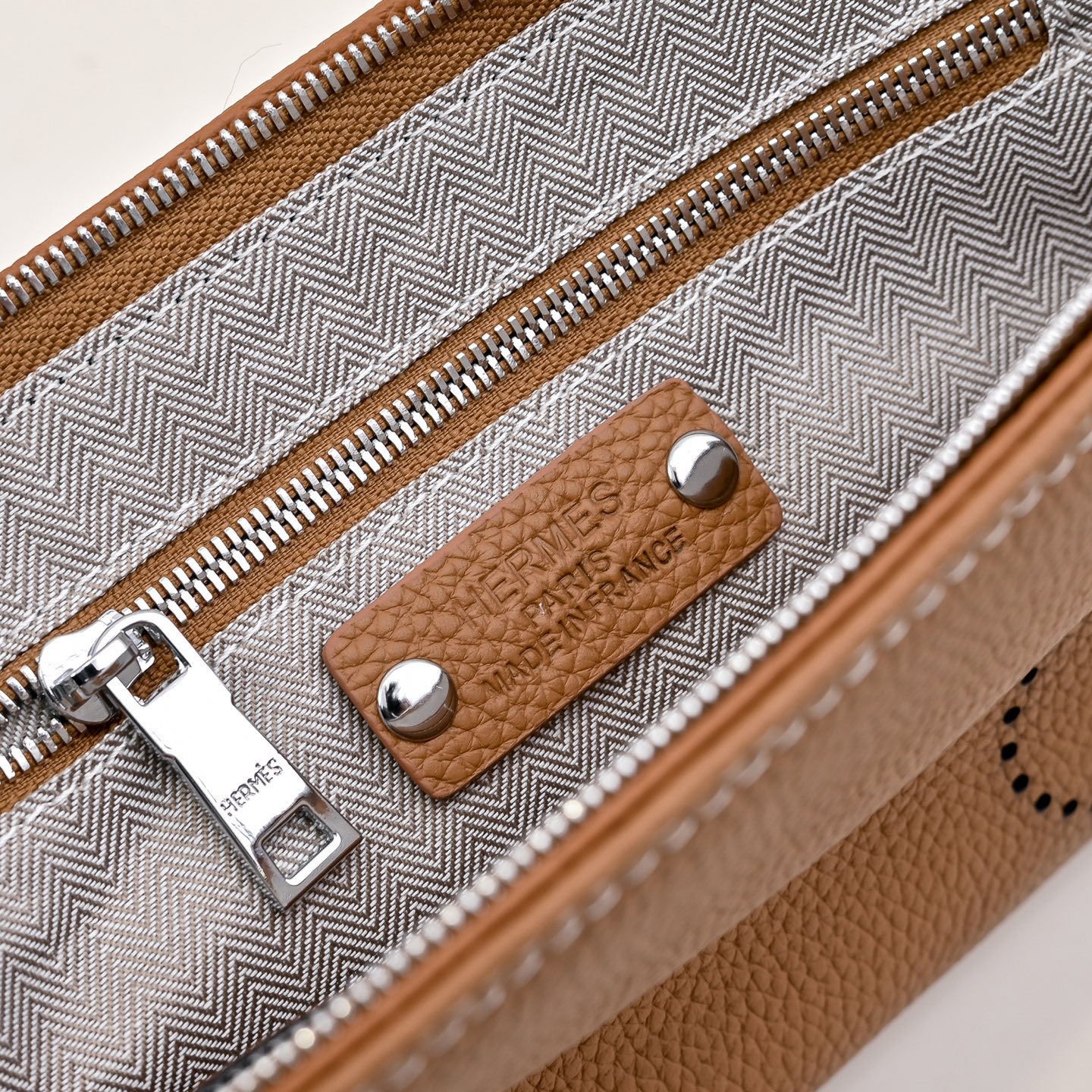エルメス エヴリン ジップ レザー クラッチバッグ「Evelyne Clutch」