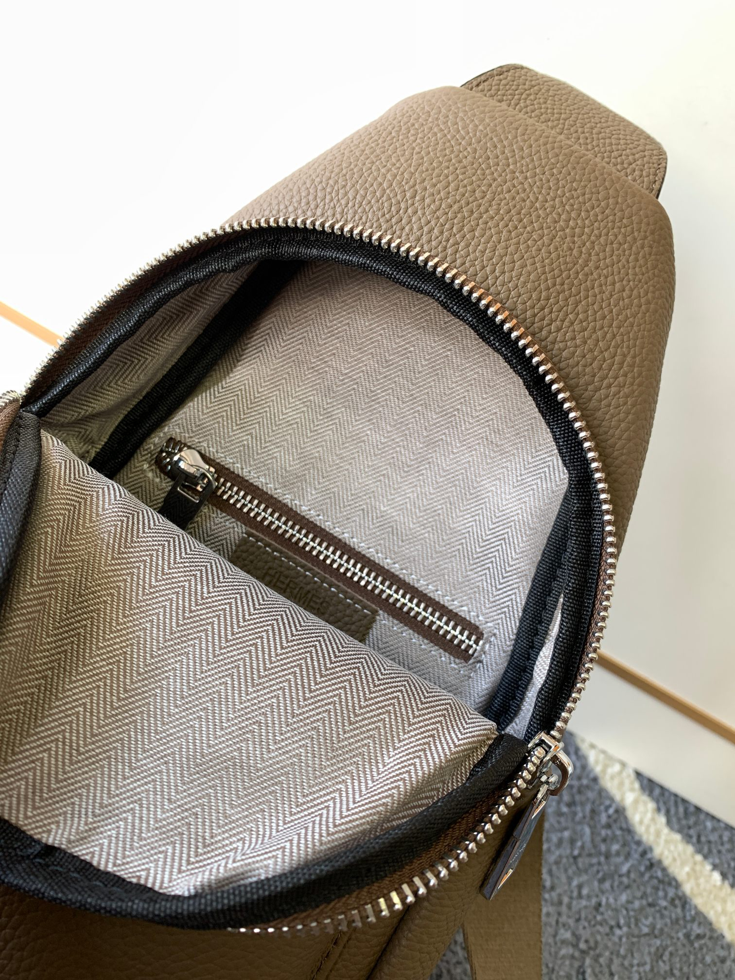 エルメス H エンボス レザー ファニーパック